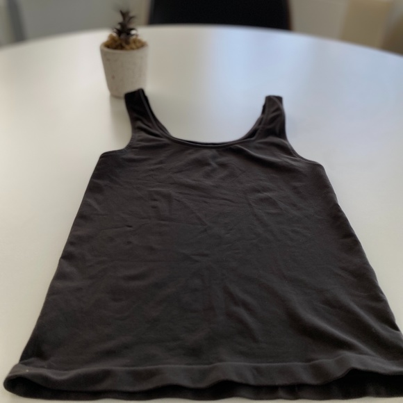 SKIMS Sculpting smoothing Tank- Butter Collection - Picture 2 of 8